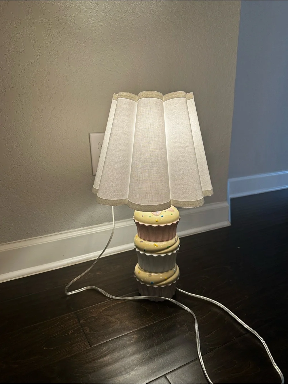 White Cupcake Stack Table Lamp - Viral